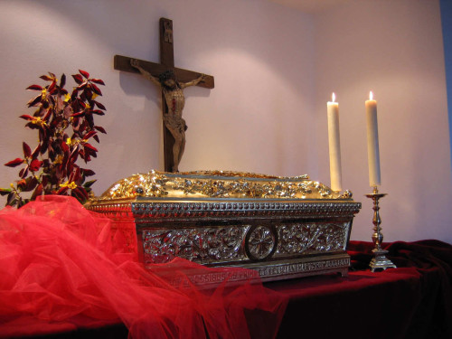 Reliquias de los Santos. Iglesia franciscana en Kamnik, Eslovenia.