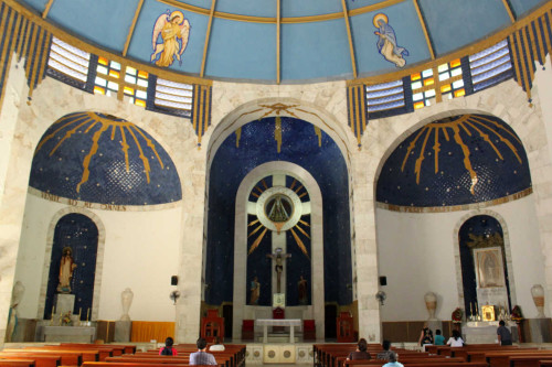 Altar Mayor donde alberga el Nicho de la Virgen.