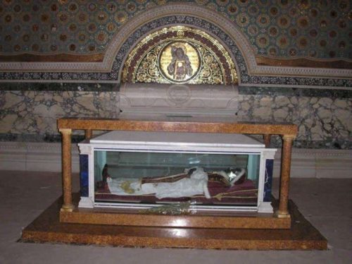 Tumba del Beato en las Grutas Vaticanas, Roma (Italia).