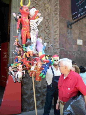 Vendedor de Judas en las calles de la ciudad de México.