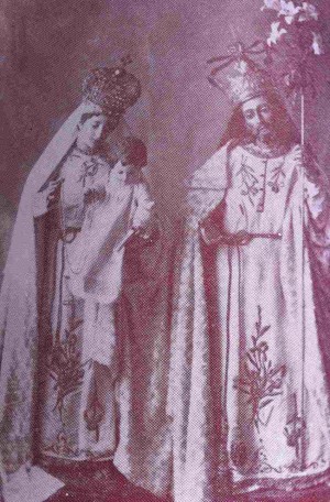 Antigua fotografía de las imágenes de San José y la Virgen del Rosario veneradas en Zapotlán (México).