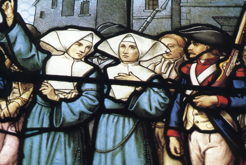 Detalle de las dos Beatas en una vidriera decimonónica francesa.