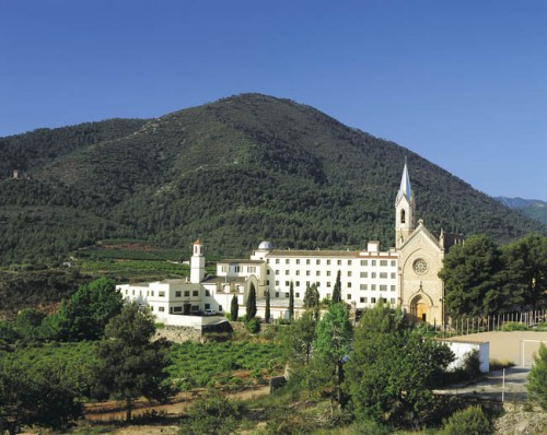 Vista general del Santuario de la Virgen de la Esperanza en Onda, Castellón (España), en estilo neogótico.