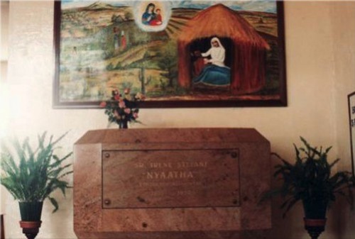Tumba actual de la beata en la iglesia de la Consolata en Nyeri-Mathari (Kenia).
