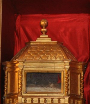 Urna con las reliquias de la Santa. Iglesia de San Julián de Davayat, Francia.