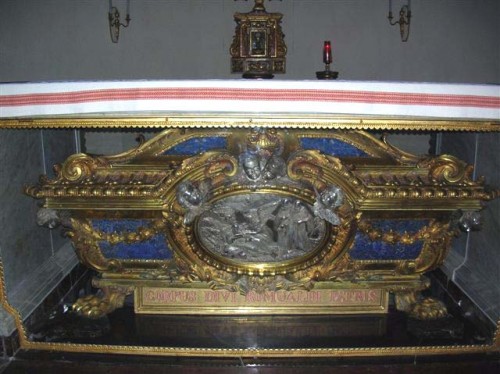 Urna del santo en Fabriano (Ancona), Italia.