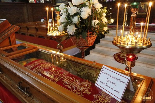 Urna actual del santo en el monasterio Svyatogorsky.