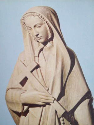 Detalle de una escultura de la Santa en México.
