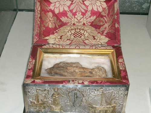 Mano derecha incorrupta de San Vicente mártir. Catedral de Lisboa, Portugal.
