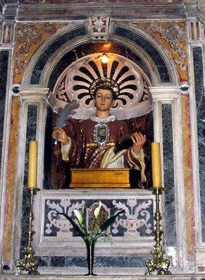 Busto-relicario de San Inocencio, diácono y mártir venerado en Gasperina, Italia.