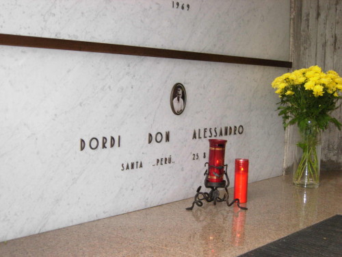 Sepulcro del beato Alejandro (Sandro) Dordi en el panteón familiar del cementerio de Gromo San Marino, Bérgano (Italia).