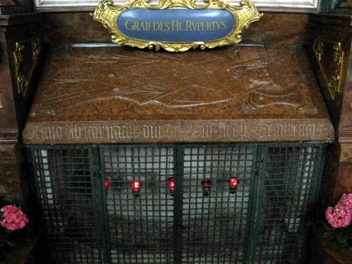 Tumba de San Ruperto. Iglesia del monasterio de San Pedro, Salzburgo (Alemania).